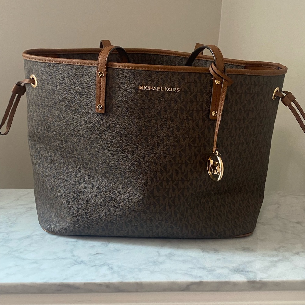 Michael Kors Brown Tote Bag with Elegant Design
